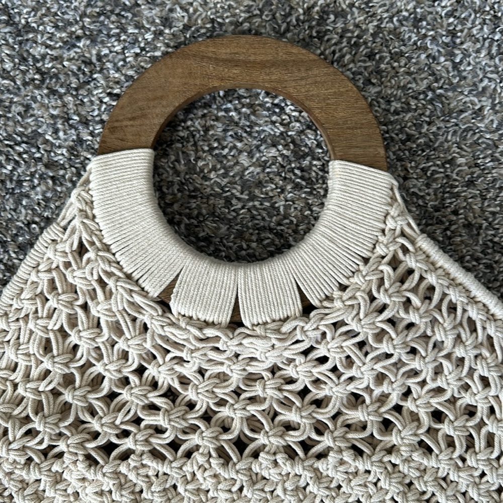 5/$25 Quality designed macrame round wooden handled Boho purse - Picture 4 of 8